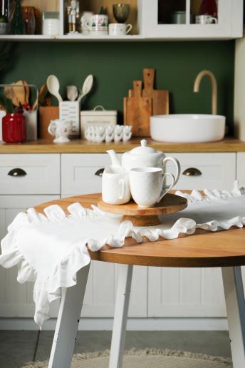 Runner with ruffles 26*109 White40