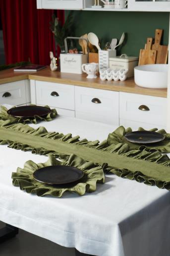 Runner with ruffles 15*164 Green20